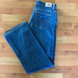 Size 10 relaxed bootcut Levi’s